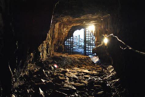 What led to the closure of bell witch cave